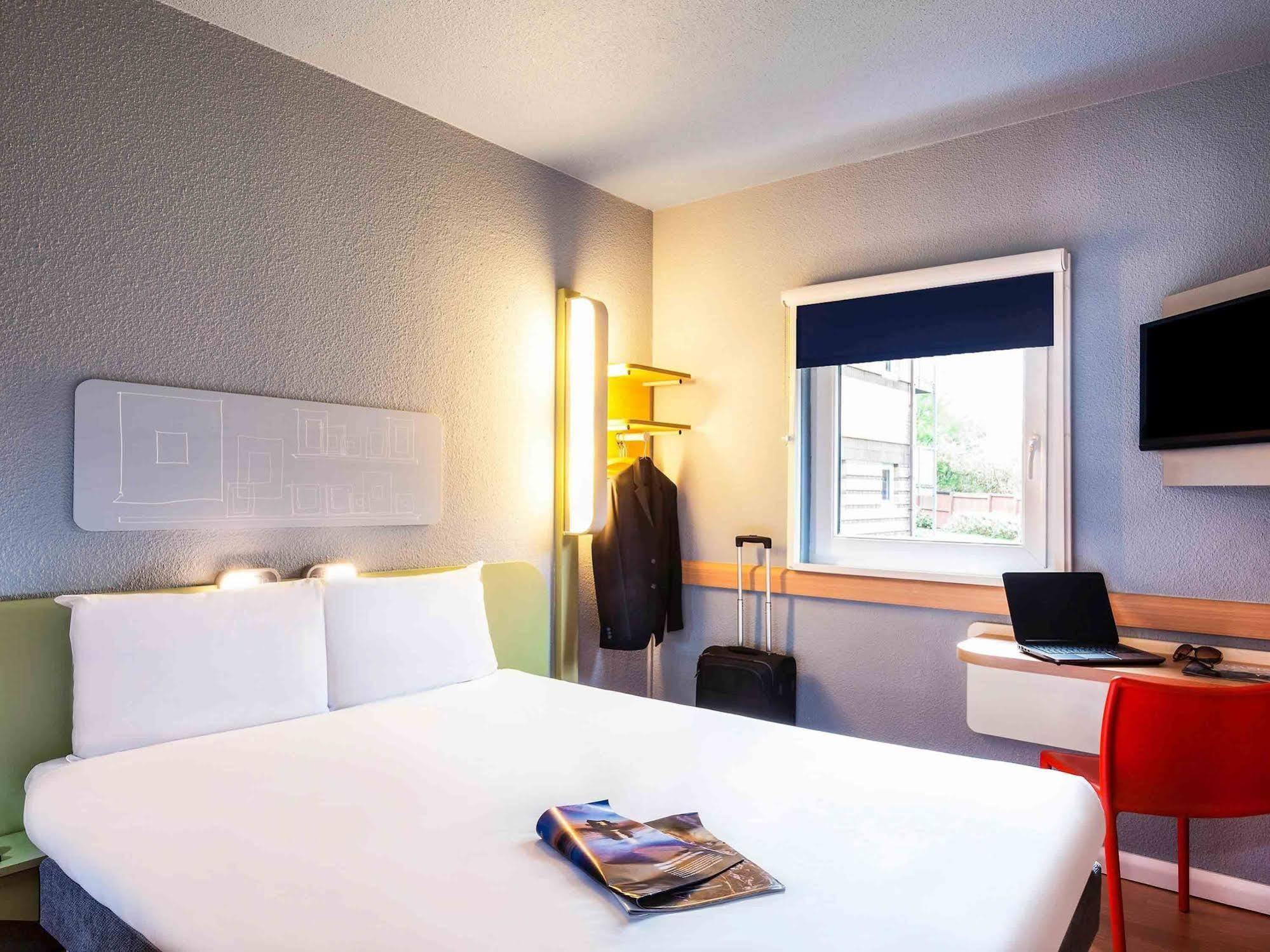 Ibis Budget Cergy St Christophe Exteriör bild