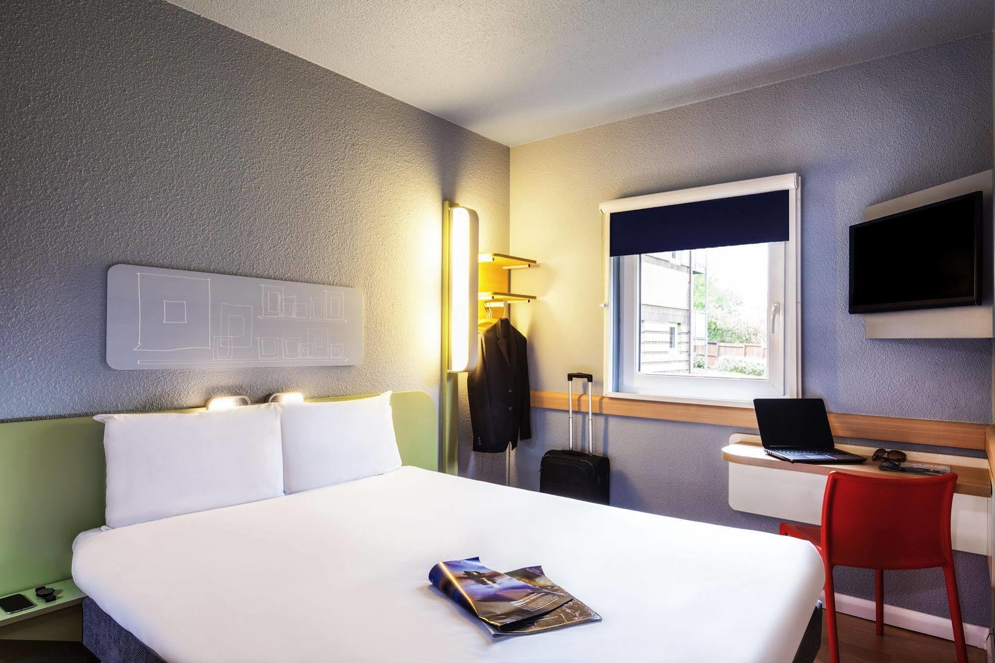 Ibis Budget Cergy St Christophe Exteriör bild